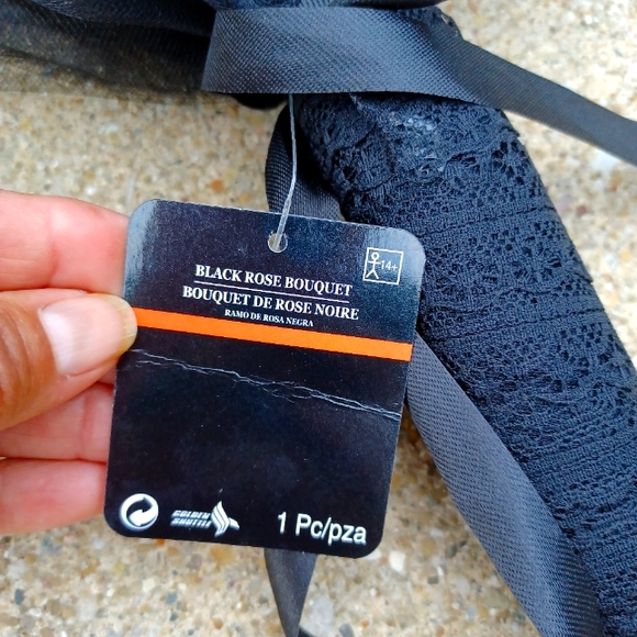 NWT Black Rose Bouquet - Picture 7 of 7